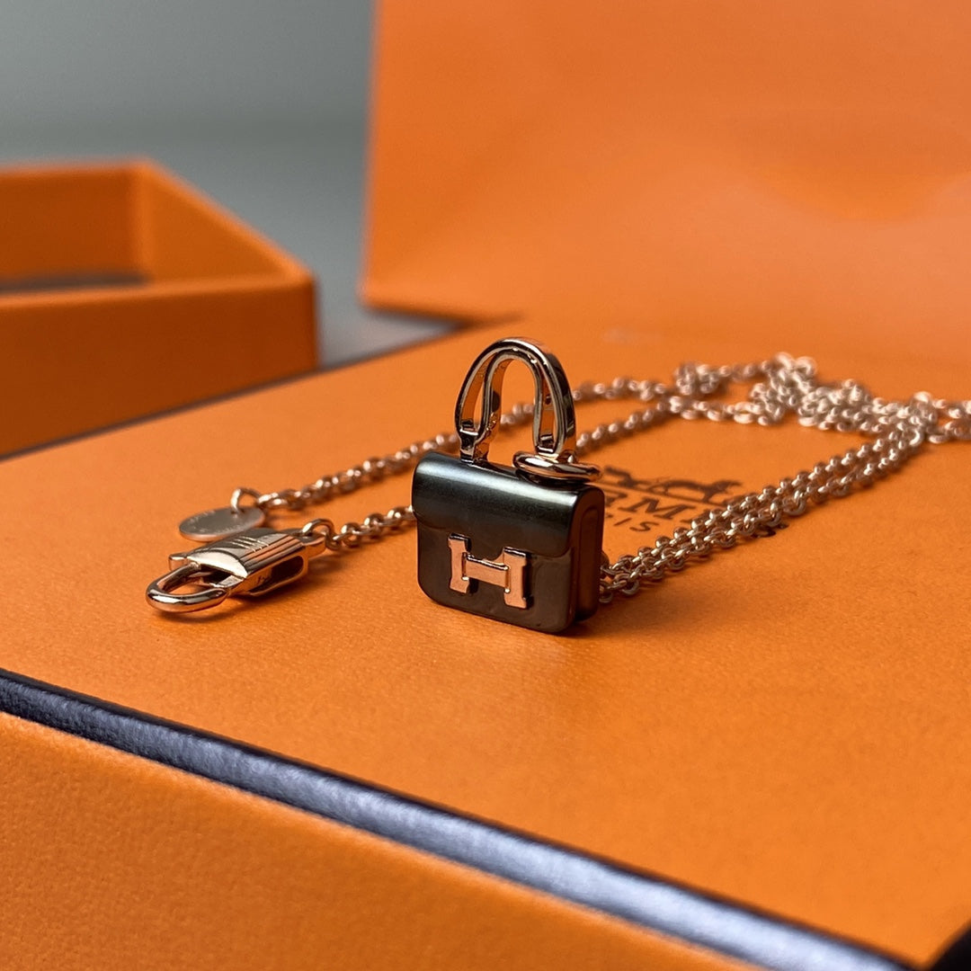 [Joyas Regalia] COLLAR CONSTANCE BLACK PEDANT DE ORO ROSA