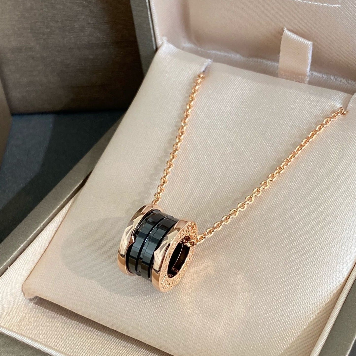 [Regalia jewelry]ZERO 1 BLACK CERAMIC PINK GOLD NECKLACE