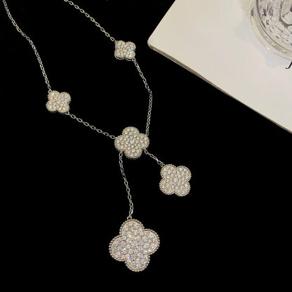 [Joyas Regalia] COLLAR DE PLATA Y DIAMANTES CON 5 MOTIVOS DE TRÉBOL