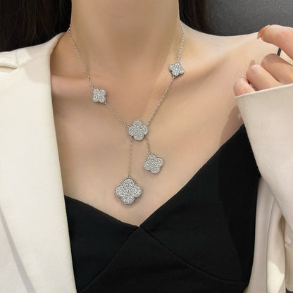 [Joyas Regalia] COLLAR DE PLATA Y DIAMANTES CON 5 MOTIVOS DE TRÉBOL