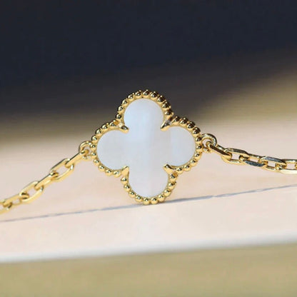 [Joyas Regalia] COLLAR DE TRAPEADORA BLANCA CON 20 MOTIVOS DE TRÉBOL