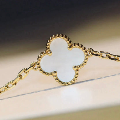[Joyas Regalia] COLLAR DE TRAPEADORA BLANCA CON 20 MOTIVOS DE TRÉBOL