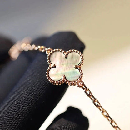 [Joyas Regalia] COLLAR DE DIAMANTES CON 20 MOTIVOS DE TRÉBOL Y MOPA OSCURA