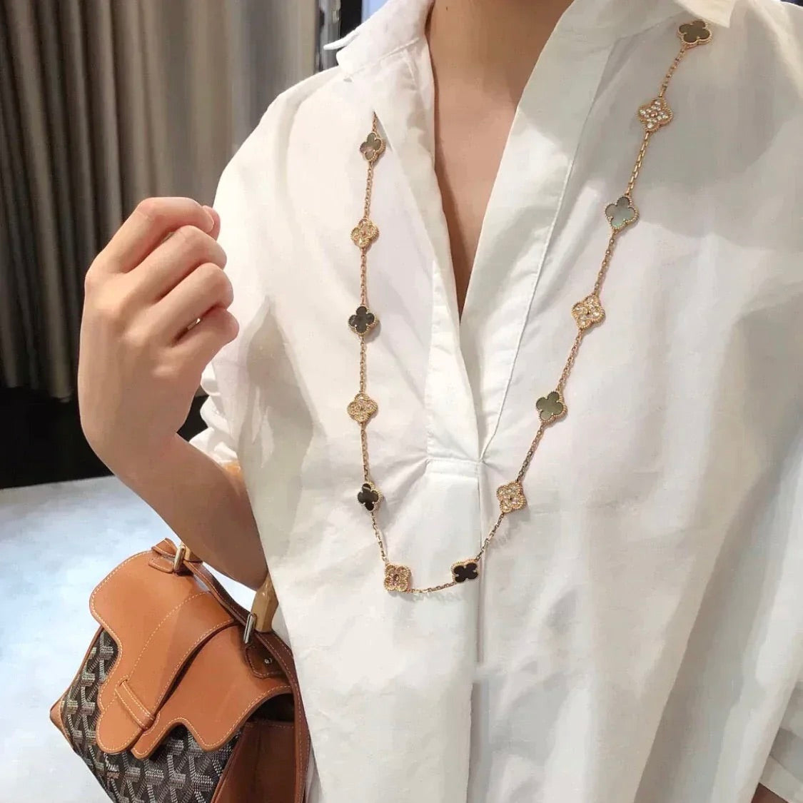 [Joyas Regalia] COLLAR DE DIAMANTES CON 20 MOTIVOS DE TRÉBOL Y MOPA OSCURA