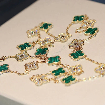 [Joyas Regalia] COLLAR DE DIAMANTES Y MALAQUITA CON 20 MOTIVOS DE TRÉBOL