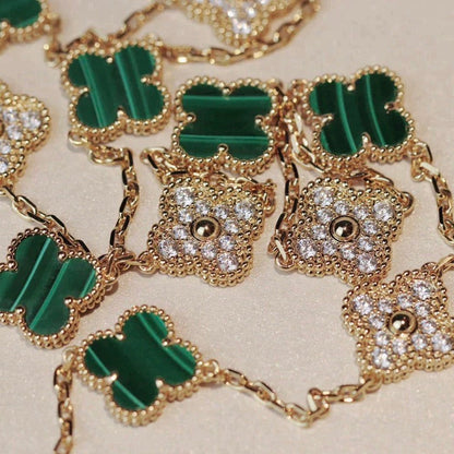 [Joyas Regalia] COLLAR DE DIAMANTES Y MALAQUITA CON 20 MOTIVOS DE TRÉBOL