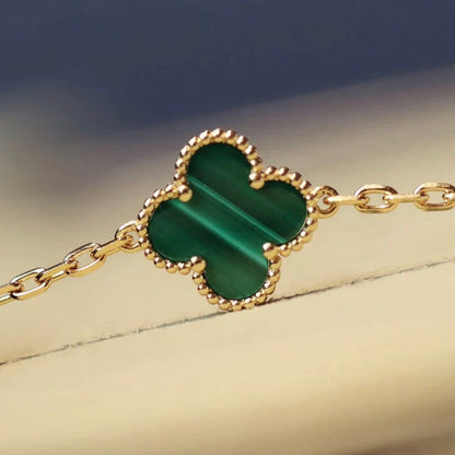 [Joyas Regalia] COLLAR DE DIAMANTES Y MALAQUITA CON 20 MOTIVOS DE TRÉBOL