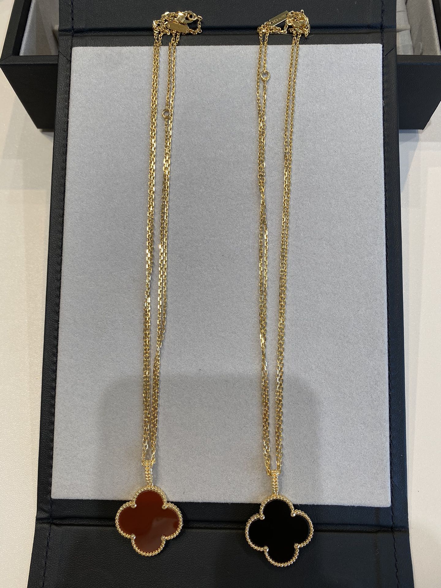 [Joyas Regalia] COLLAR TRÉBOL 25MM ORO CORNALINA