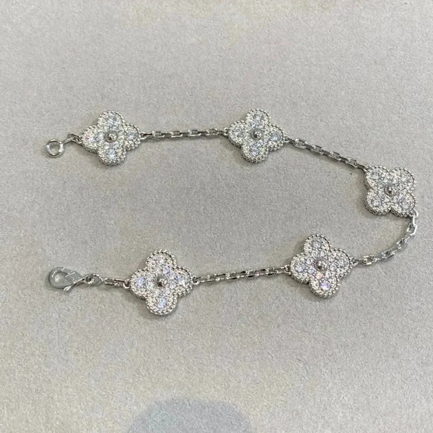 [Joyas Regalia] PULSERA DE DIAMANTES CON 5 MOTIVOS DE TRÉBOL DE PLATA