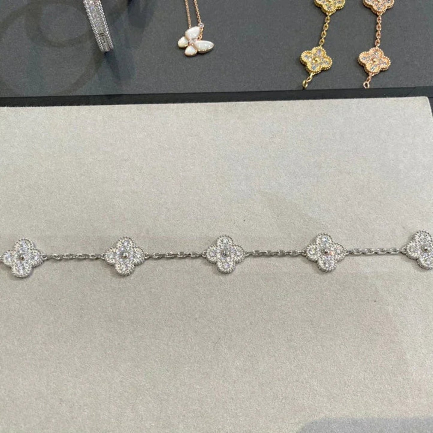 [Joyas Regalia] PULSERA DE DIAMANTES CON 5 MOTIVOS DE TRÉBOL DE PLATA