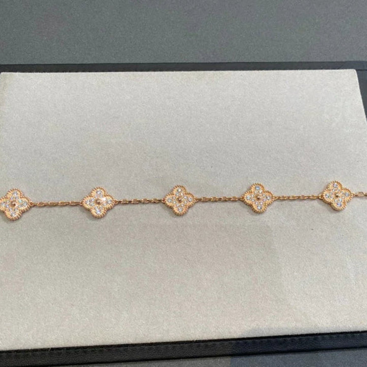 [Joyas Regalia] PULSERA DE DIAMANTES CON 5 MOTIVOS DE TRÉBOL
