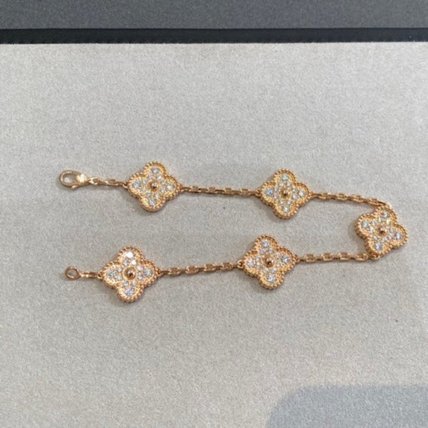 [Joyas Regalia] PULSERA DE DIAMANTES CON 5 MOTIVOS DE TRÉBOL
