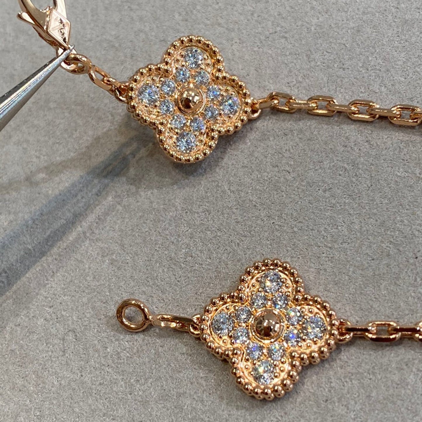 [Joyas Regalia] PULSERA DE DIAMANTES CON 5 MOTIVOS DE TRÉBOL