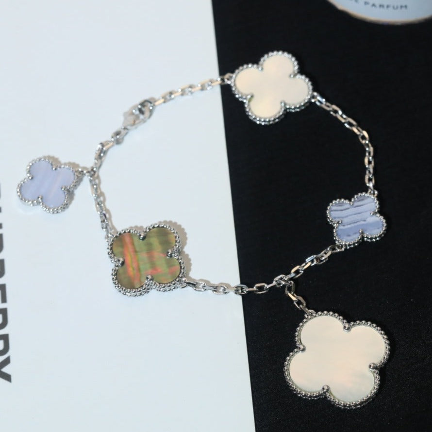 [Joyas Regalia]PULSE TRÉBOL 5 MOTIVOS MOP CALCEDONIA PLATA 
