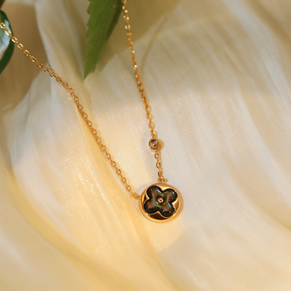 [Regalia jewelry]SUN PEDANT PINK GOLD 1 DIAMOND NECKLACE