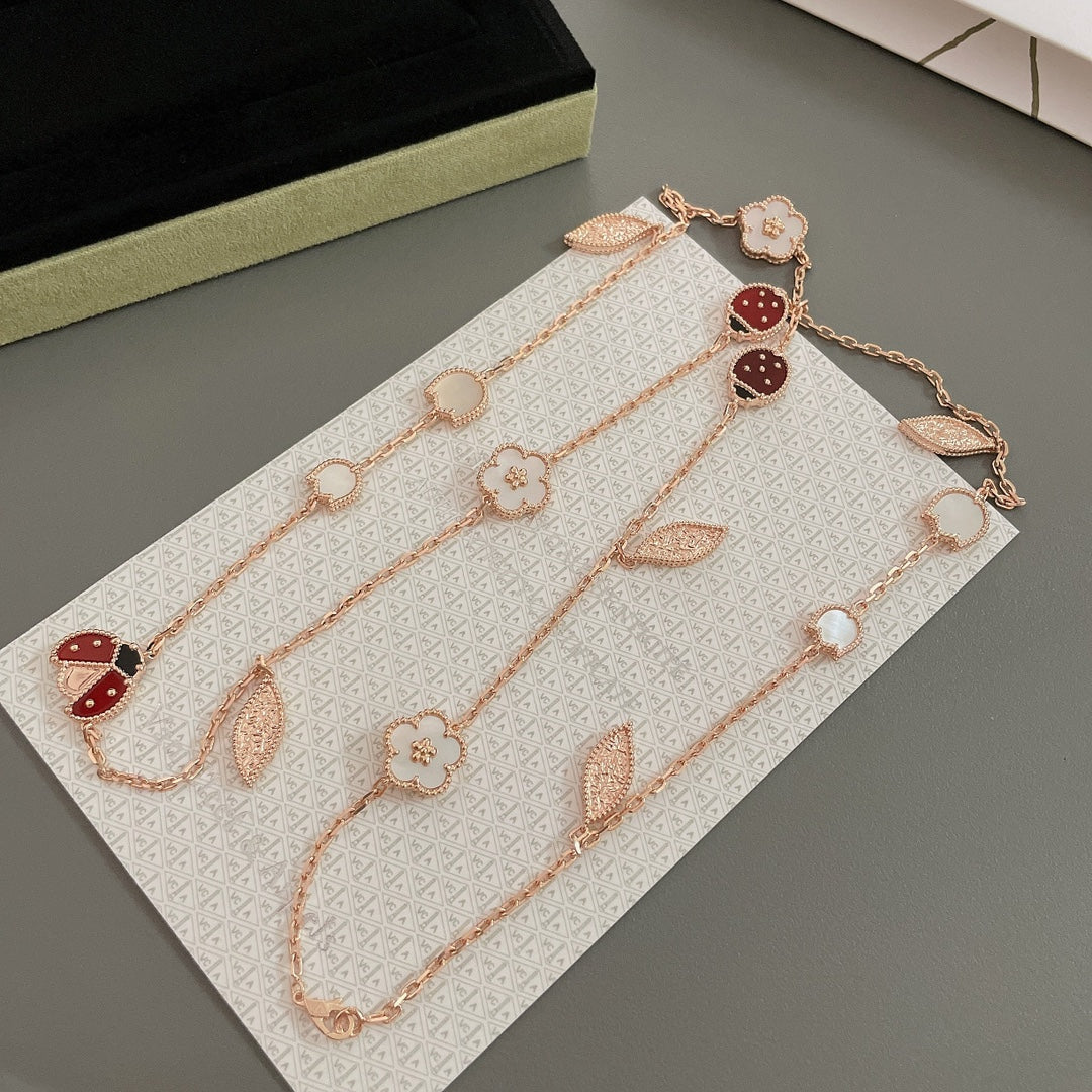 [Joyas Regalia] COLLAR DE ORO ROSA CON 15 MOTIVOS LUCKY SPRING
