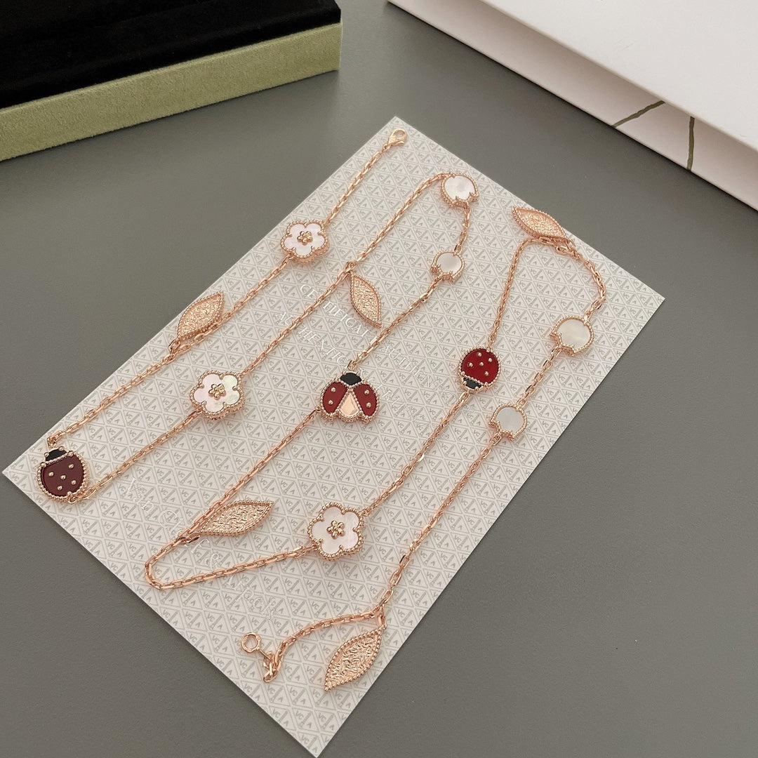 [Joyas Regalia] COLLAR DE ORO ROSA CON 15 MOTIVOS LUCKY SPRING