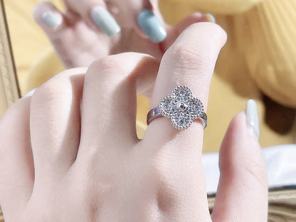 [Joyas Regalia] ANILLO DE TRÉBOL CON DIAMANTES