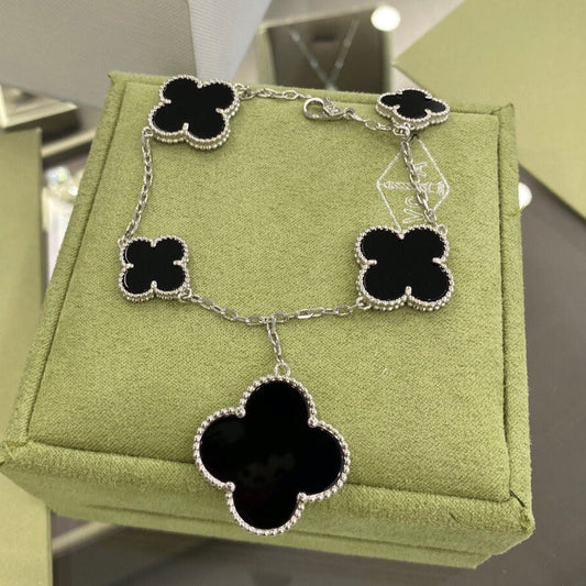 [Joyas Regalia] PULSERA DE ÓNIX DE PLATA CON 5 MOTIVOS DE TRÉBOL