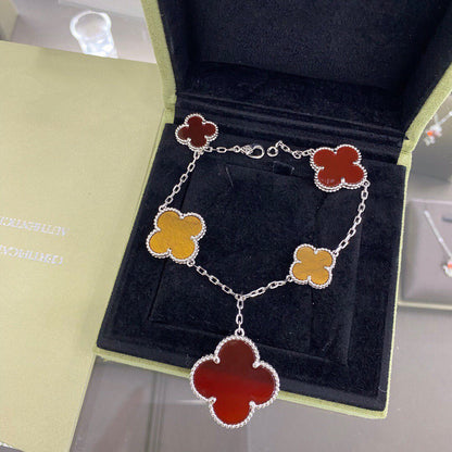 [Joyas Regalia] PULSERA DE OJO DE TIGRE CON CORNALINA Y 5 MOTIVOS DE TRÉBOL