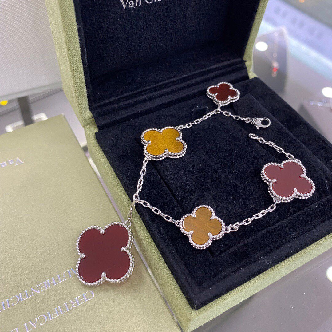 [Joyas Regalia] PULSERA DE OJO DE TIGRE CON CORNALINA Y 5 MOTIVOS DE TRÉBOL