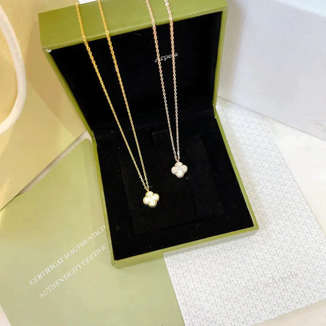 [Regalia jewelry]CLOVER MINI 9.5MM WHITE MOTHER-OF-PEARL NECKLACE