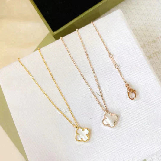 [Regalia jewelry]CLOVER MINI 9.5MM WHITE MOTHER-OF-PEARL NECKLACE