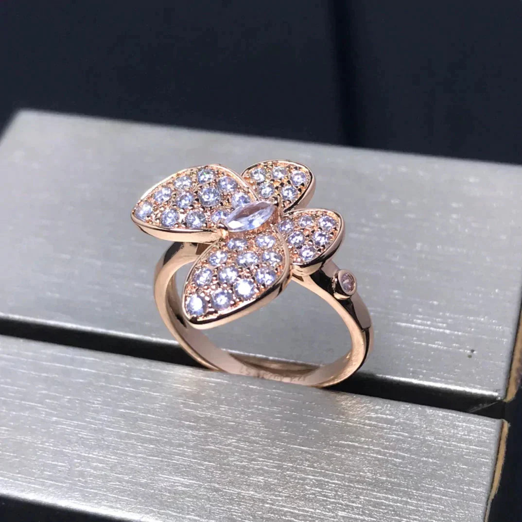 [Joyas Regalia] ANILLO DE ORO ROSA CON DIAMANTE Y MARIPOSA