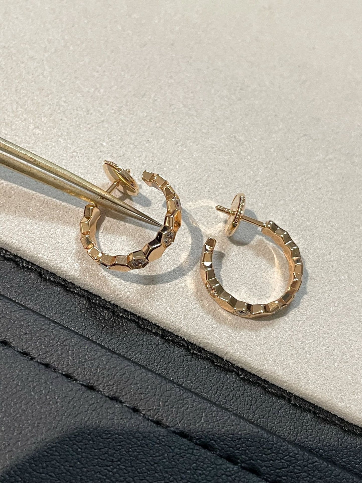 [Bijoux Regalia] Bague en forme de fleur de trèfle à quatre feuilles à motif creux