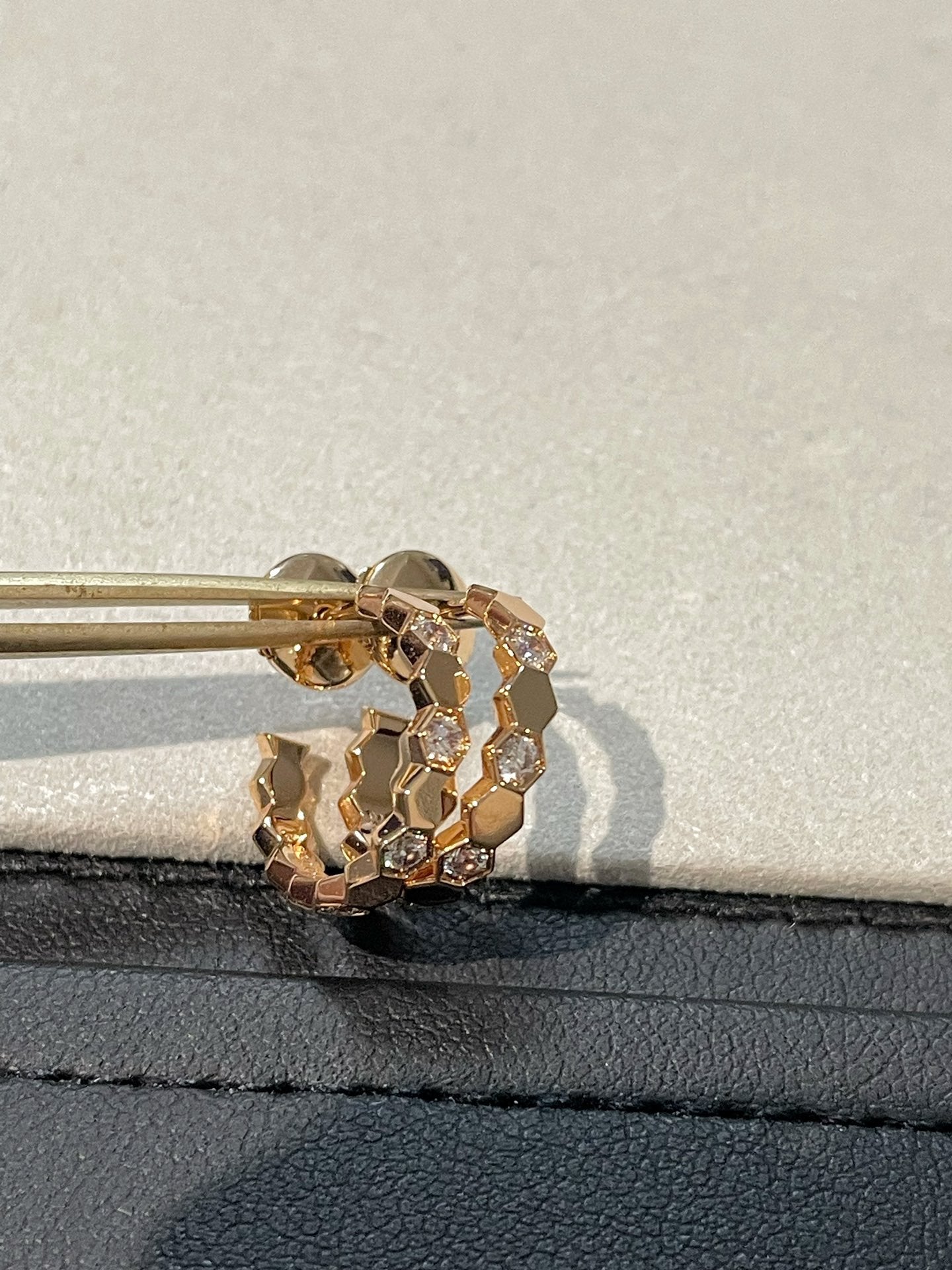 [Bijoux Regalia] Bague en forme de fleur de trèfle à quatre feuilles à motif creux