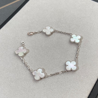 [Joyas Regalia] PULSERA DE PLATA CON 5 MOTIVOS DE TRÉBOL 