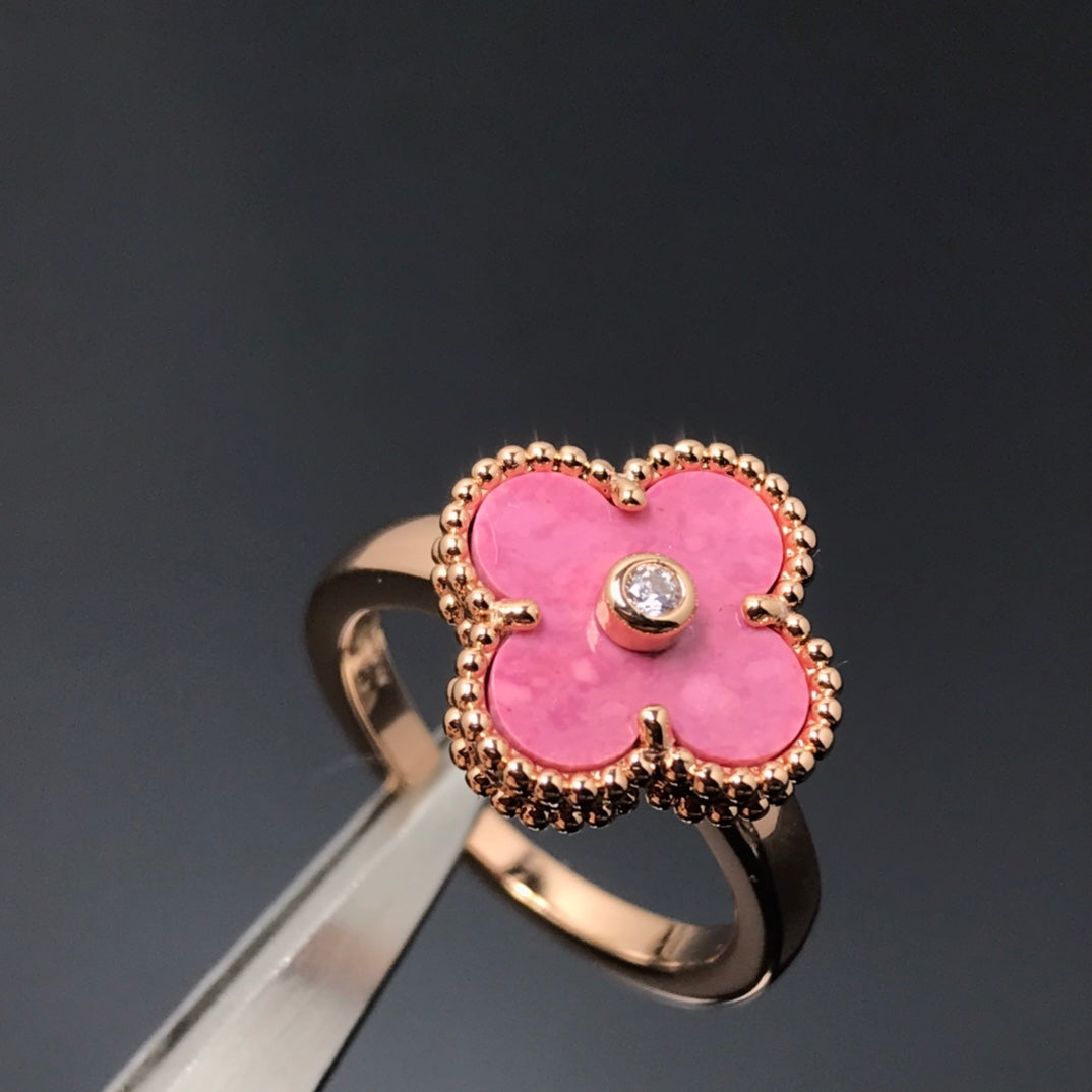 [Joyas Regalia]Anillo de oro rosa con rodonita y trébol