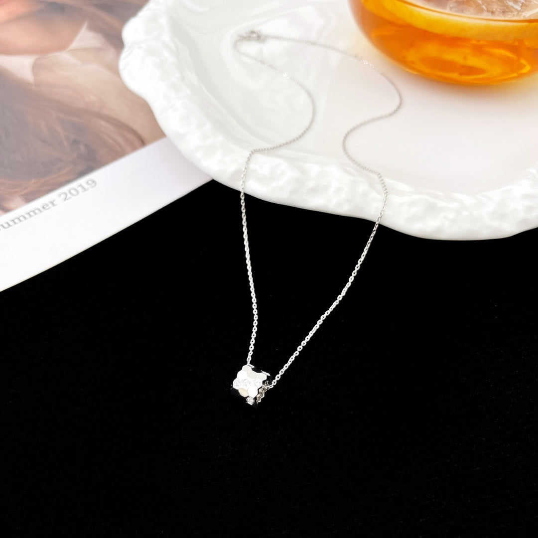 [Regalia jewelry]BEE MINI PEDANT DIAMOND NECKLACE