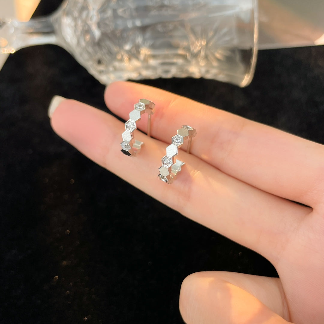 [Joyas Regalia] PENDIENTES DE ARO CON DIAMANTES BEE LOVE