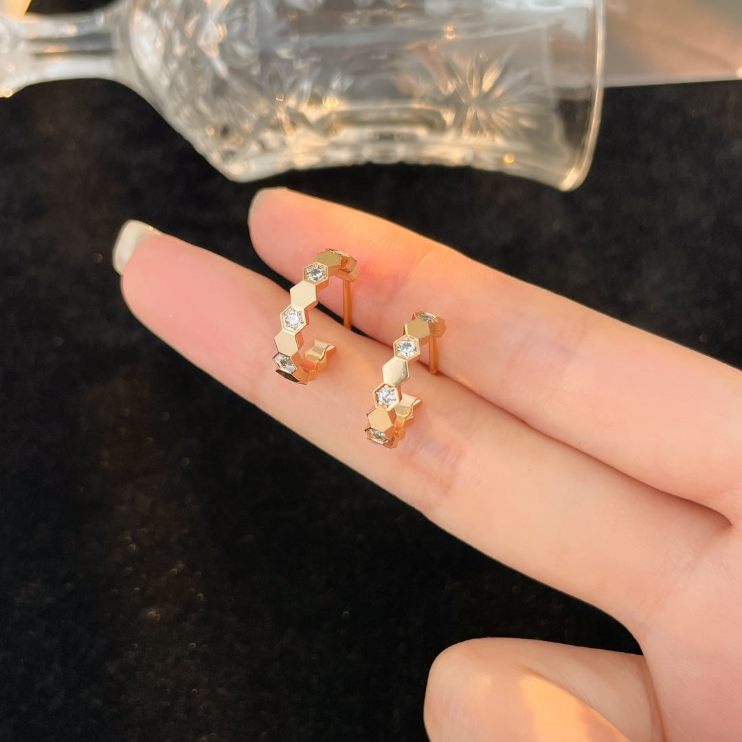 [Joyas Regalia] PENDIENTES DE ARO CON DIAMANTES BEE LOVE