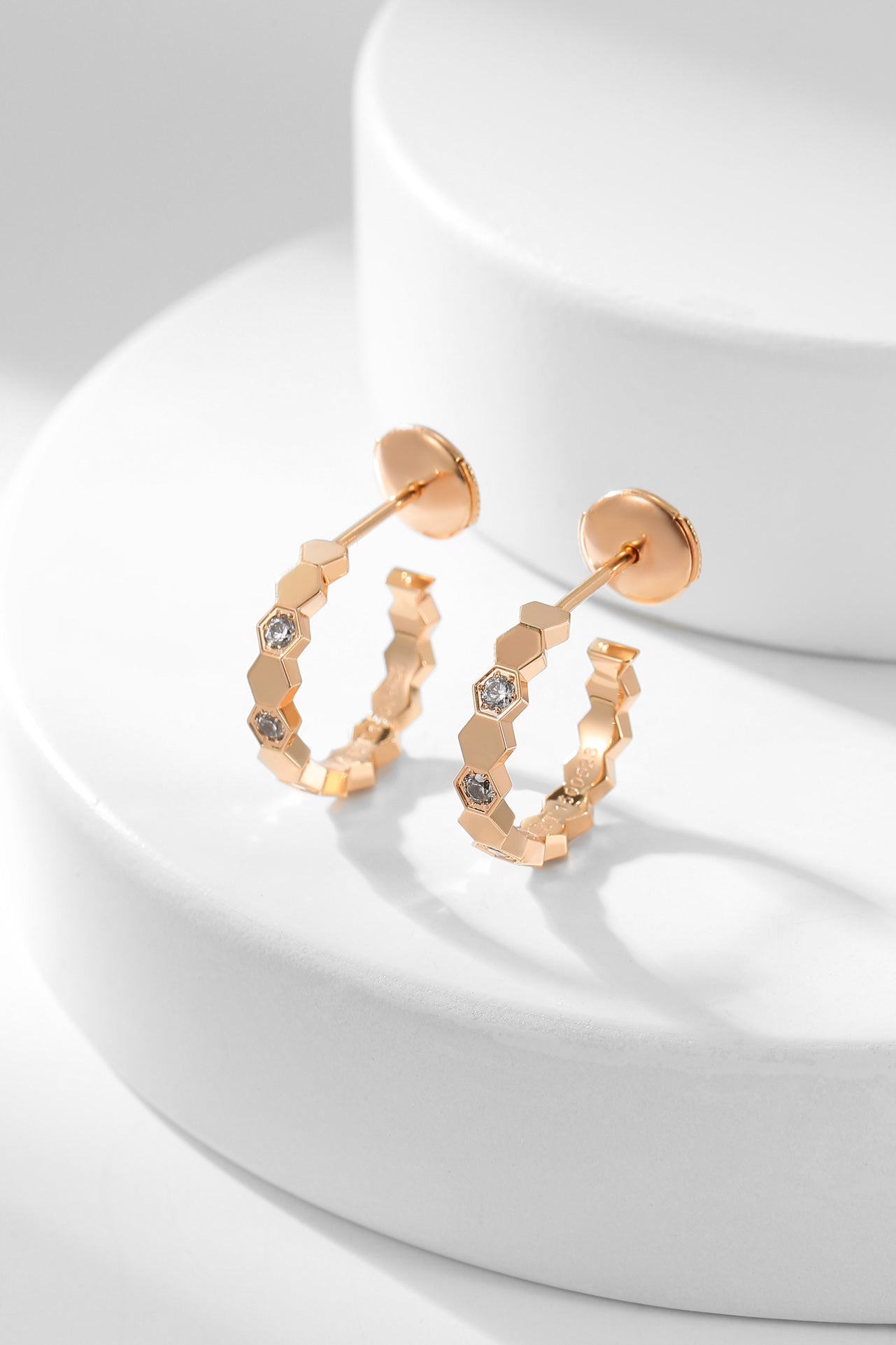 [Joyas Regalia] PENDIENTES DE ARO CON DIAMANTES BEE LOVE