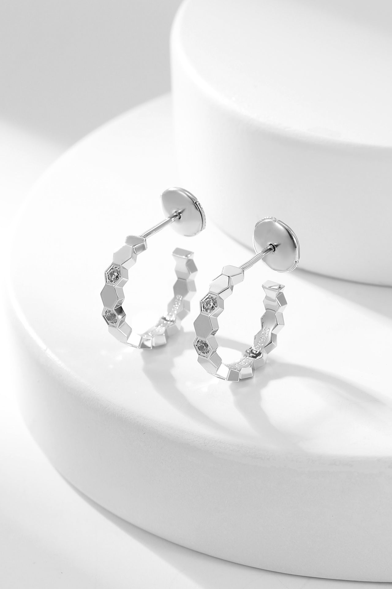 [Joyas Regalia] PENDIENTES DE ARO CON DIAMANTES BEE LOVE