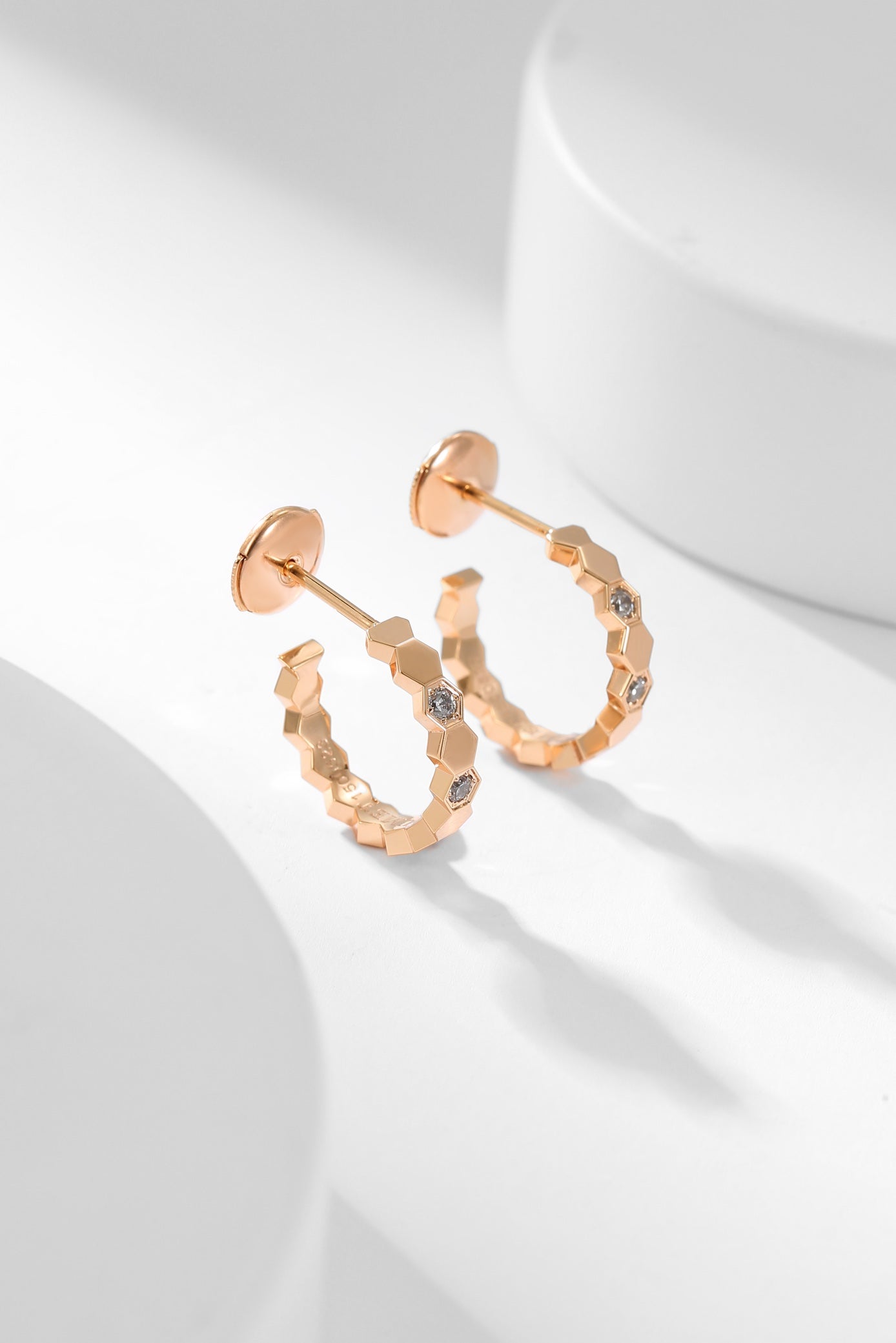 [Joyas Regalia] PENDIENTES DE ARO CON DIAMANTES BEE LOVE
