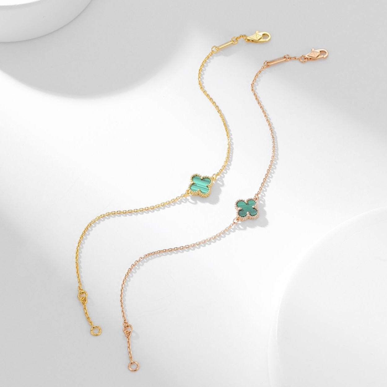 [Joyas Regalia]Pulsera de trébol de malaquita con un motivo