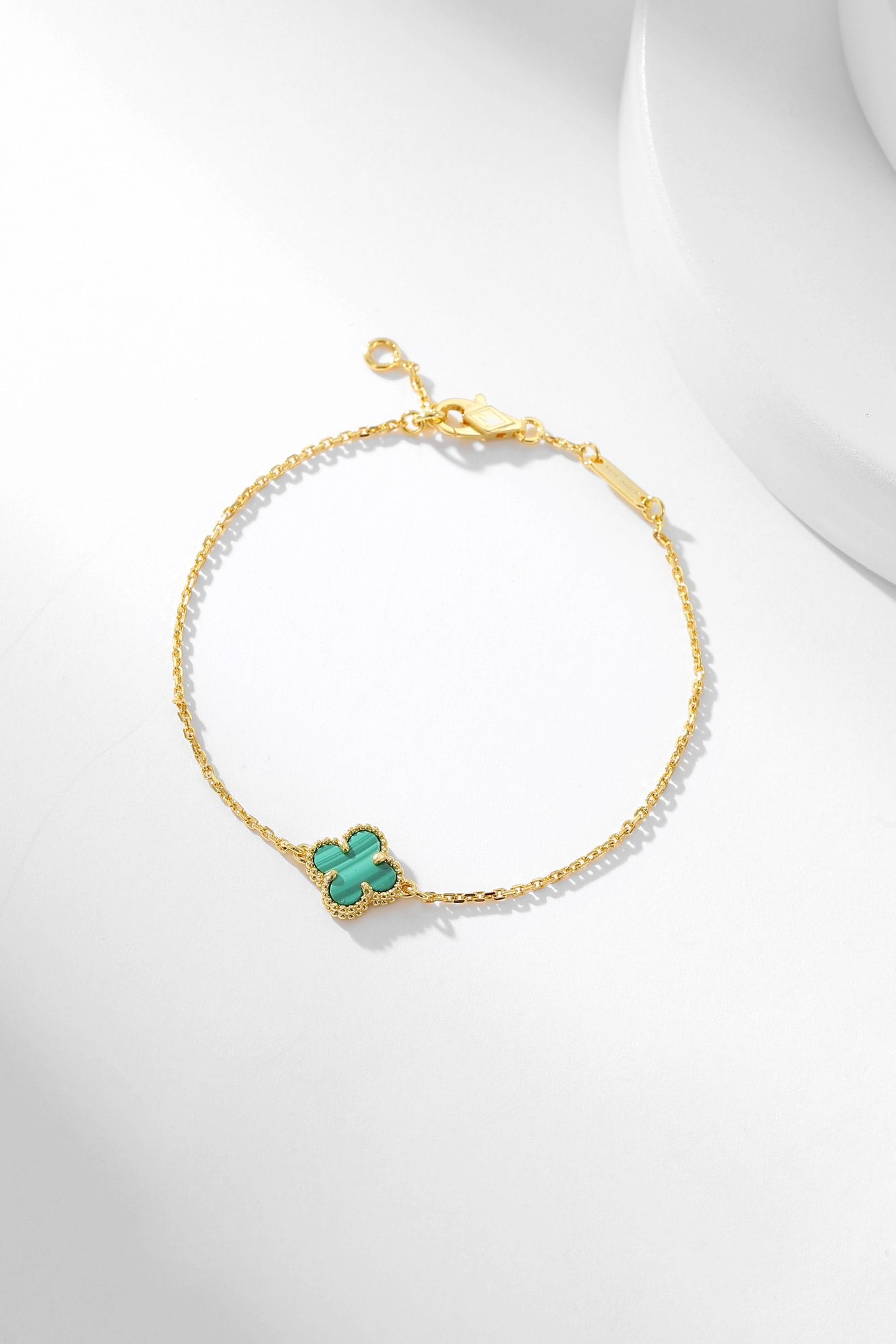 [Joyas Regalia]Pulsera de trébol de malaquita con un motivo