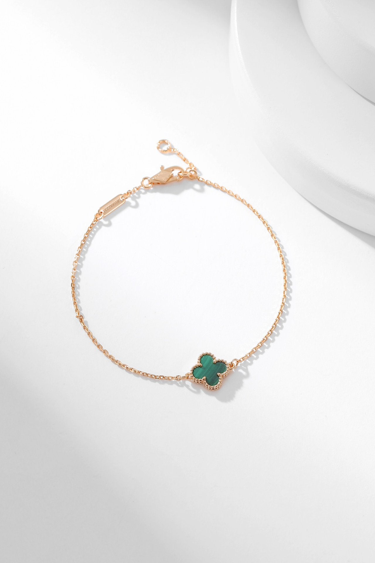 [Joyas Regalia]Pulsera de trébol de malaquita con un motivo
