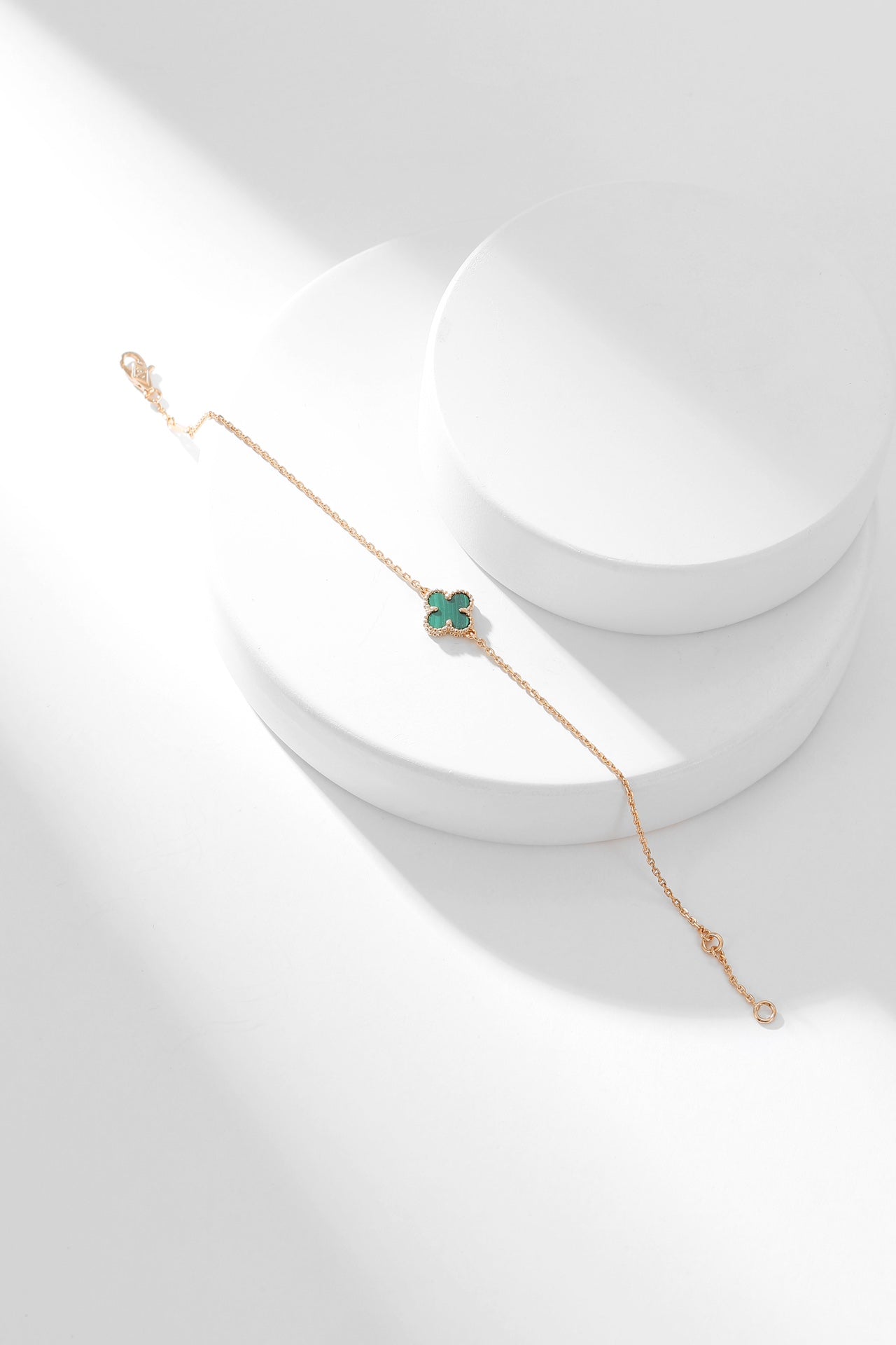 [Joyas Regalia]Pulsera de trébol de malaquita con un motivo