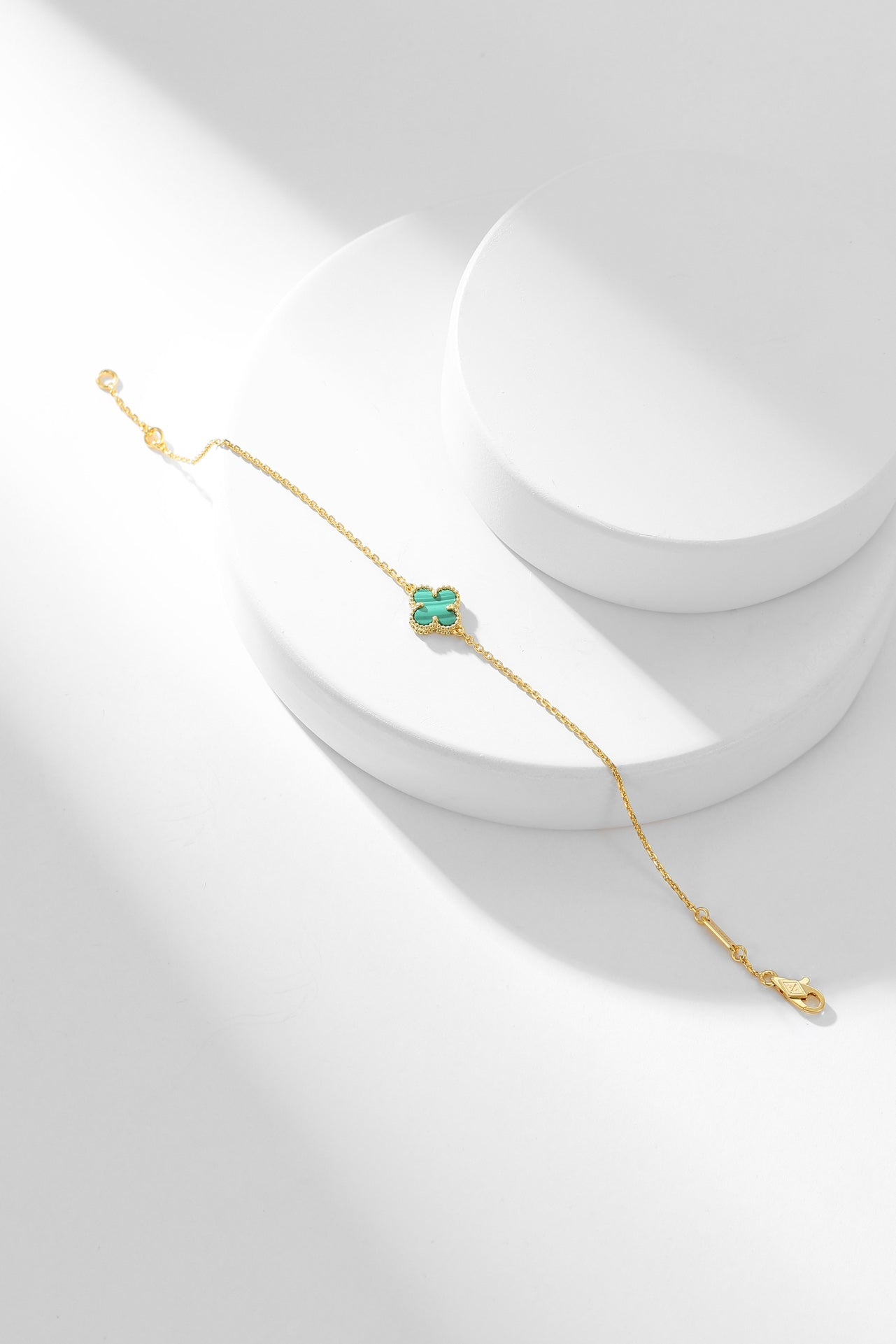 [Joyas Regalia]Pulsera de trébol de malaquita con un motivo