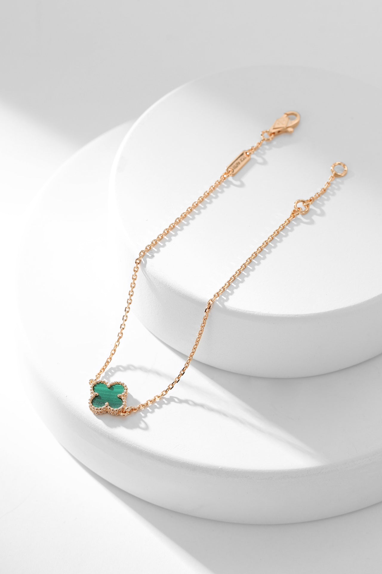 [Joyas Regalia]Pulsera de trébol de malaquita con un motivo