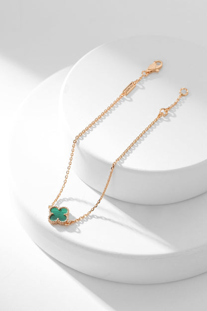 [Joyas Regalia]Pulsera de trébol de malaquita con un motivo