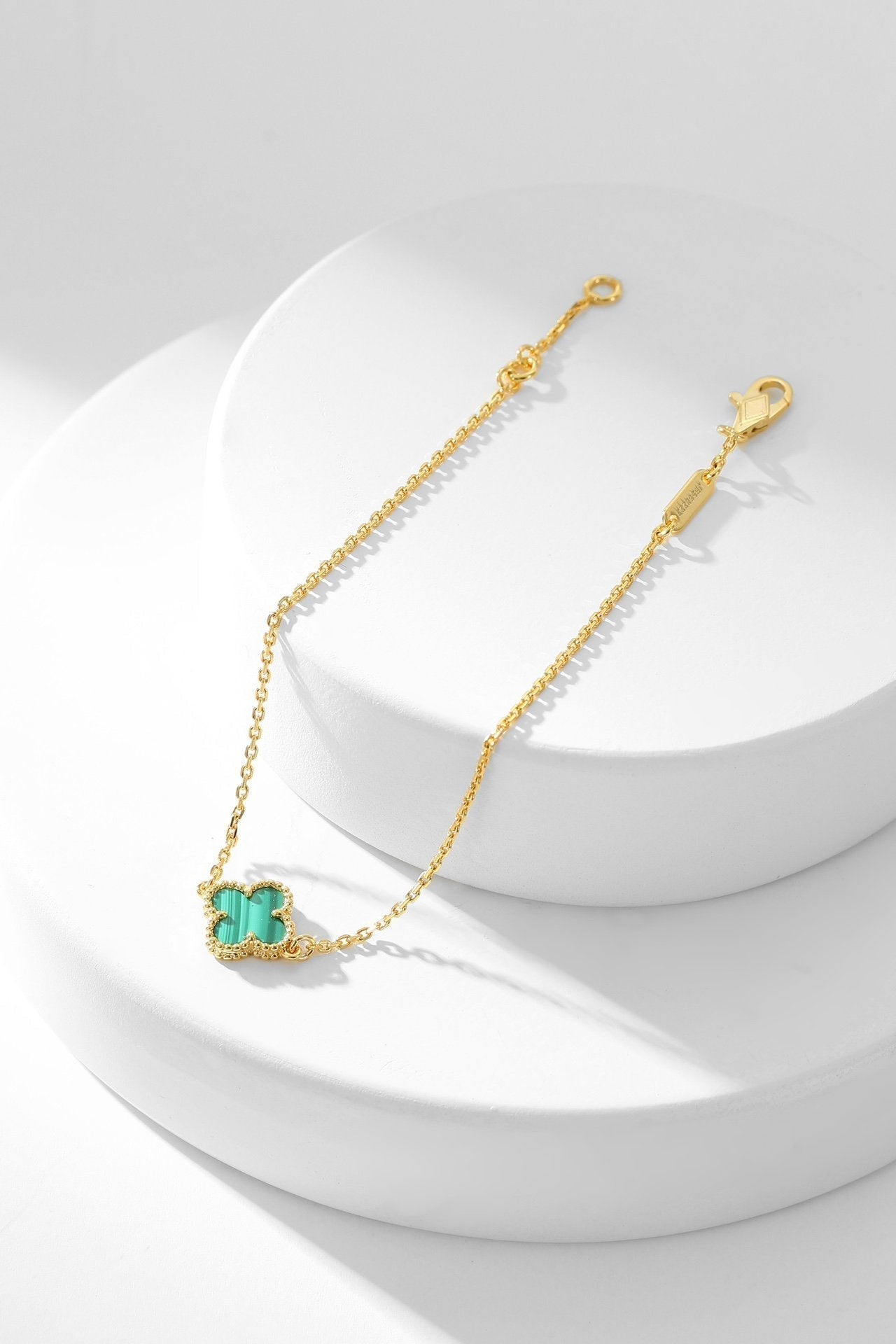[Joyas Regalia]Pulsera de trébol de malaquita con un motivo