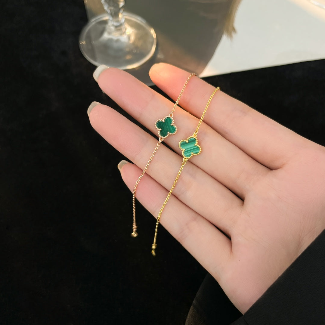 [Joyas Regalia]Pulsera de trébol de malaquita con un motivo