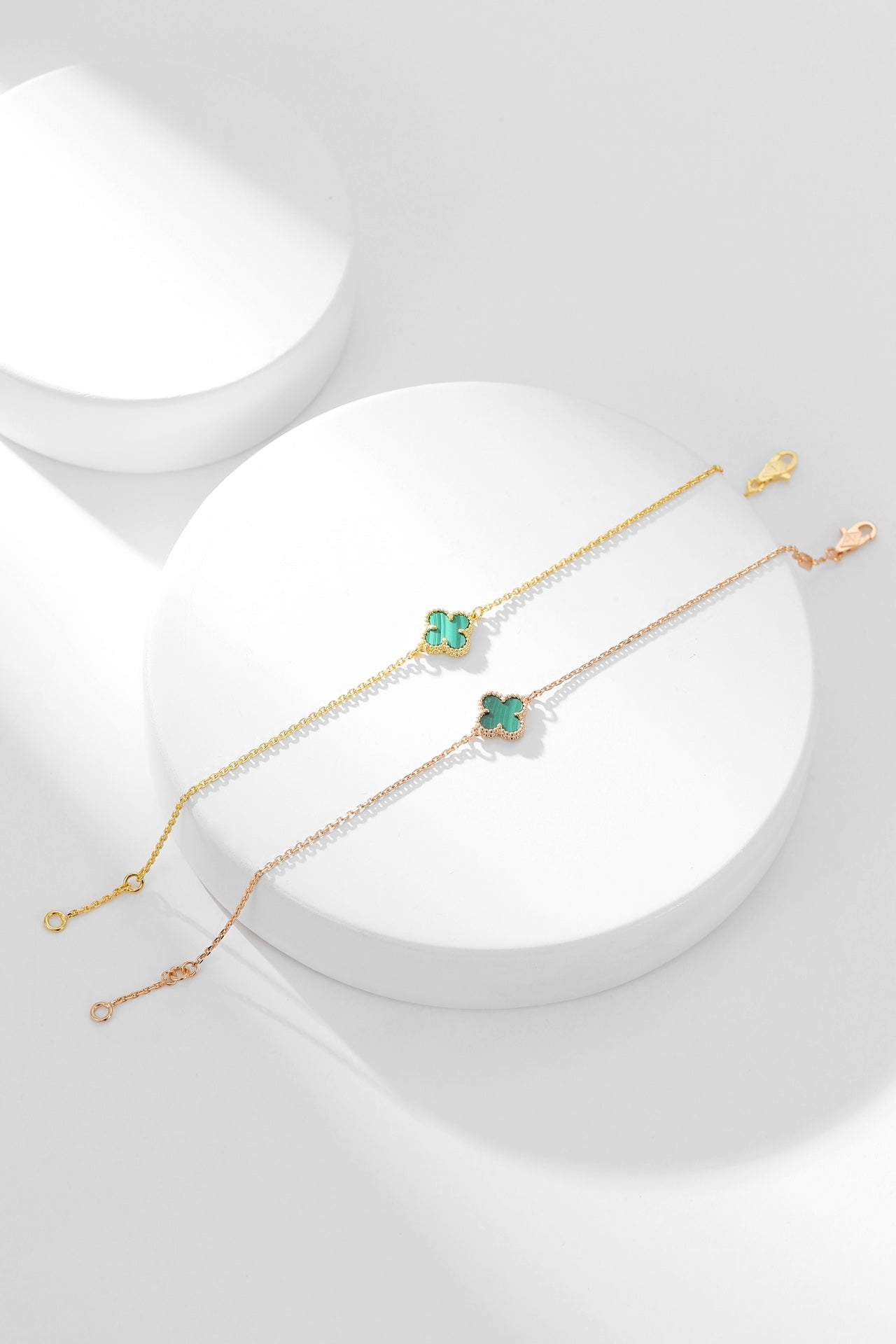 [Joyas Regalia]Pulsera de trébol de malaquita con un motivo