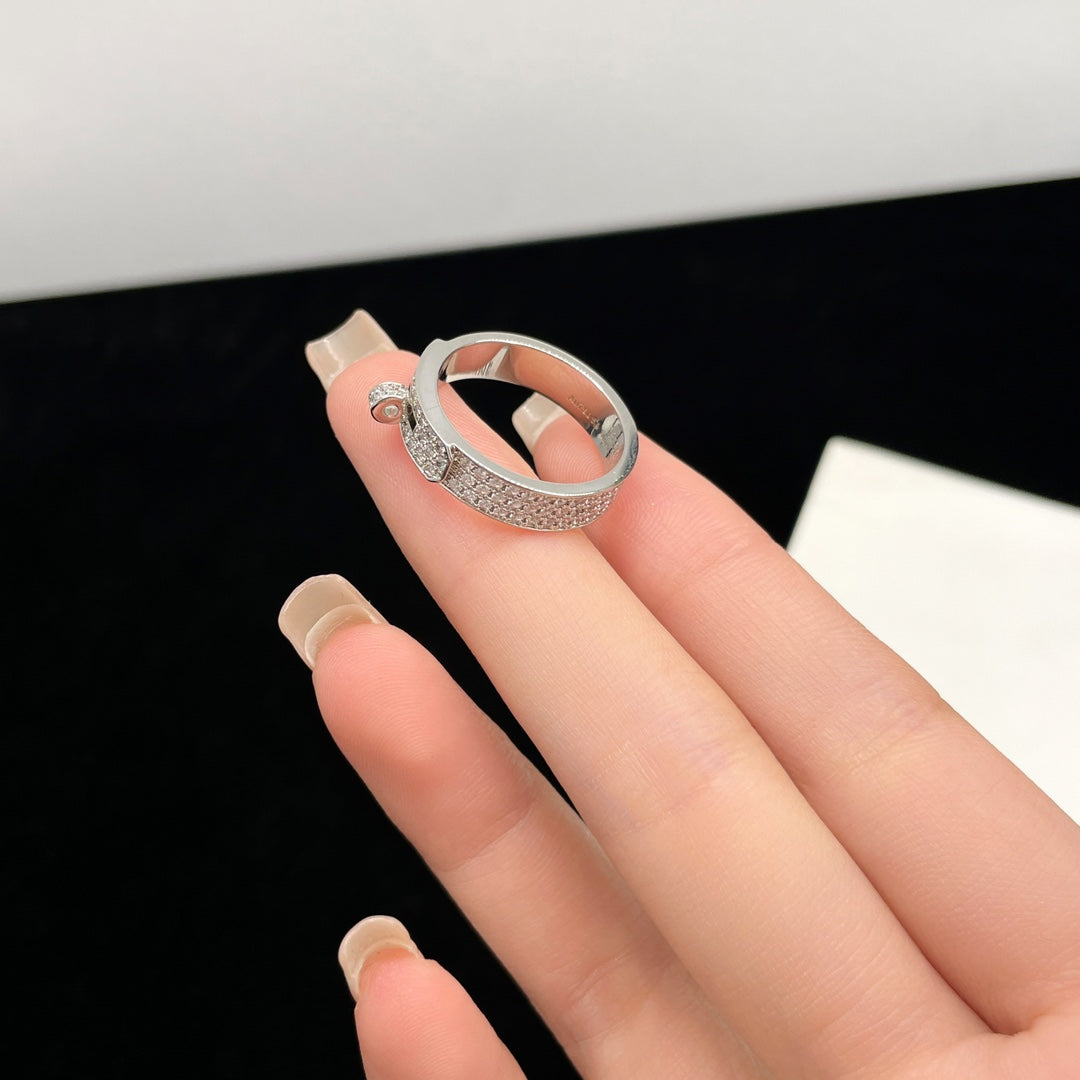 [Joyas Regalia] ANILLO DE PLATA CON DIAMANTES KELLY
