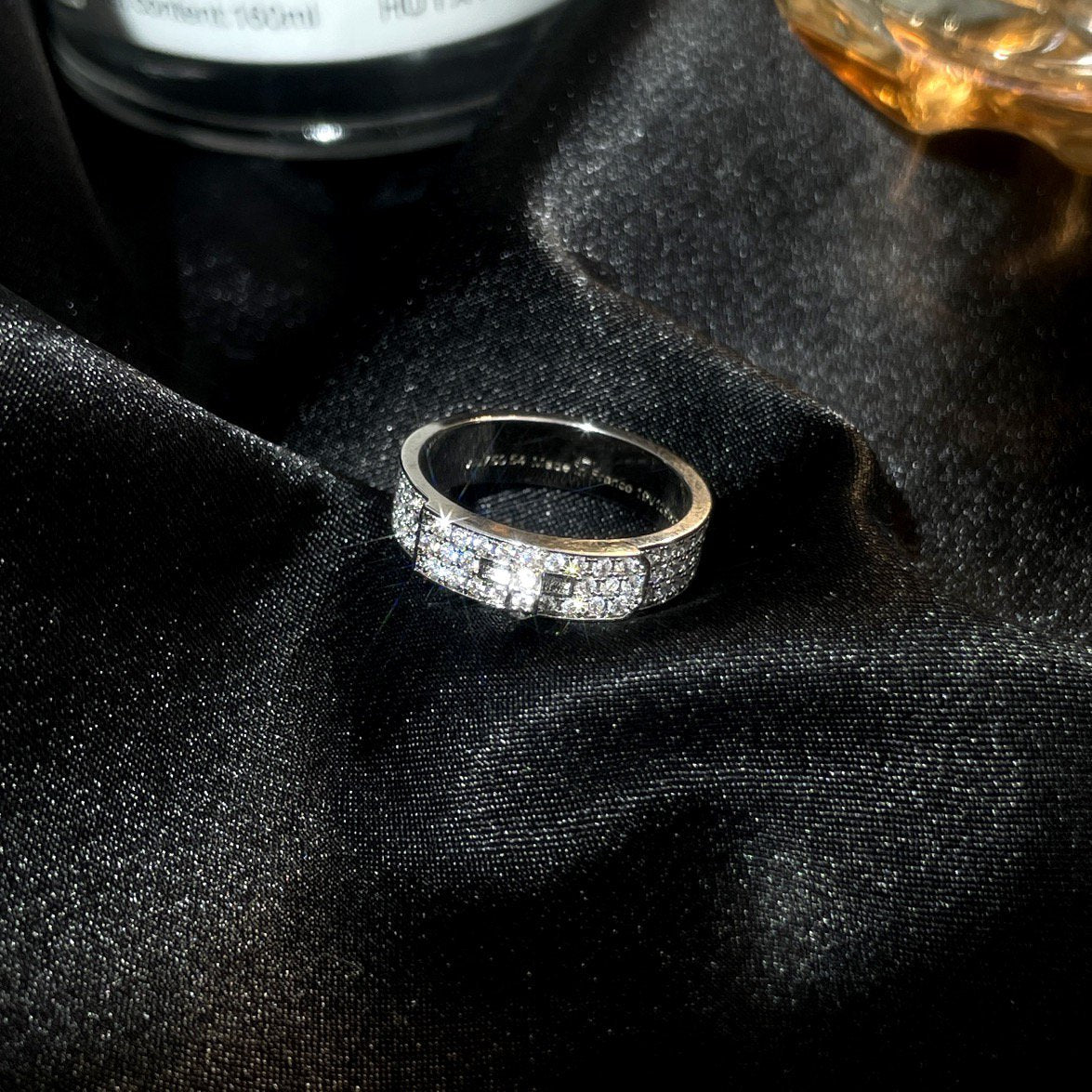 [Joyas Regalia] ANILLO DE PLATA CON DIAMANTES KELLY